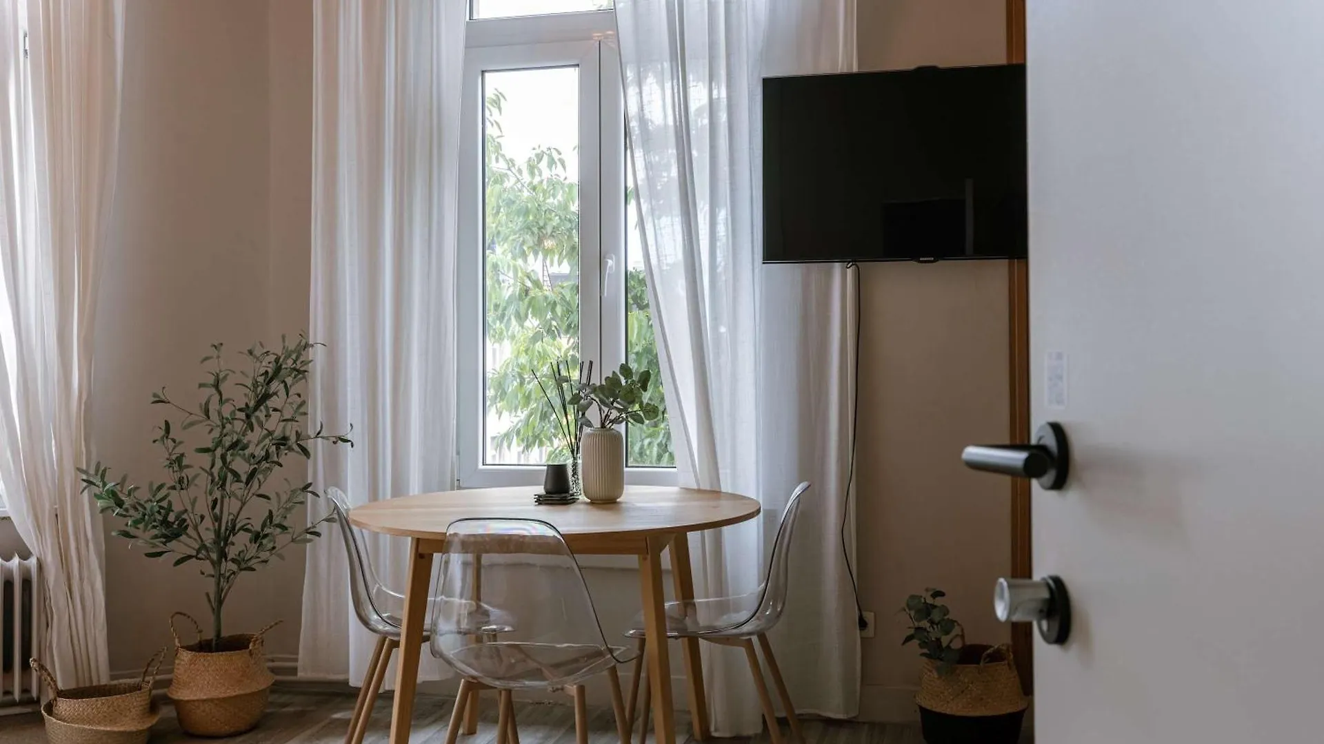Huswell - Cozy Apartment In Antwerps Shopping District, Pets